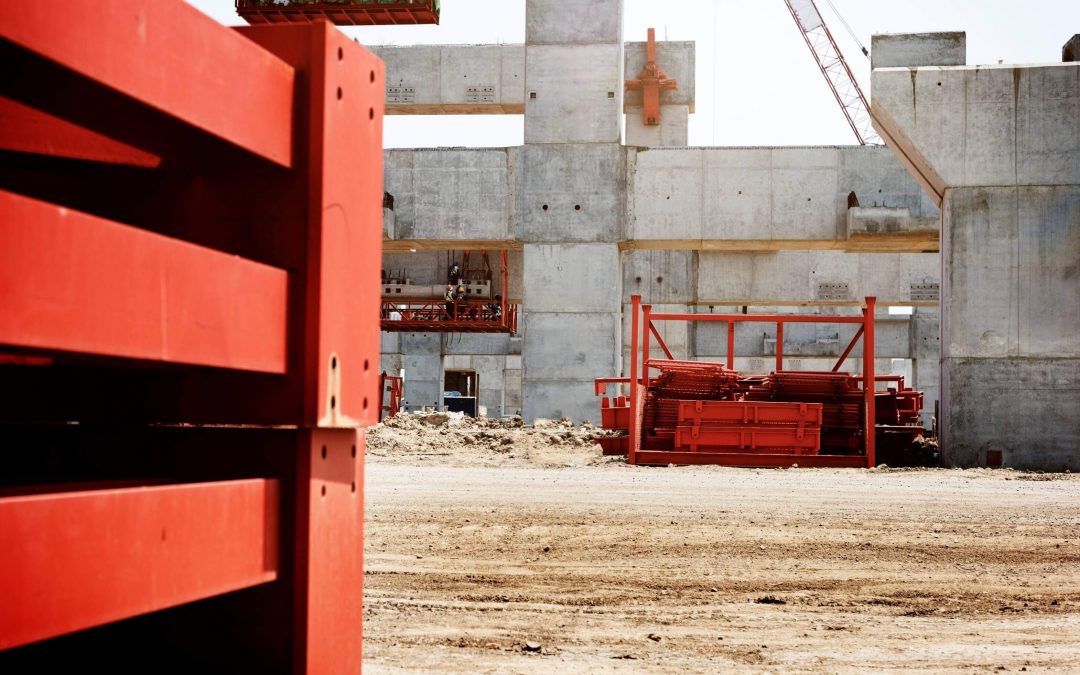 Gerenciamento de obras é essencial para reduzir custos e garantir o sucesso em projetos de construção civil.